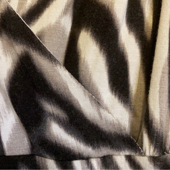 Jennifer Lopez Into the Wild Moody Zebra Maxi - Picture 6 of 12